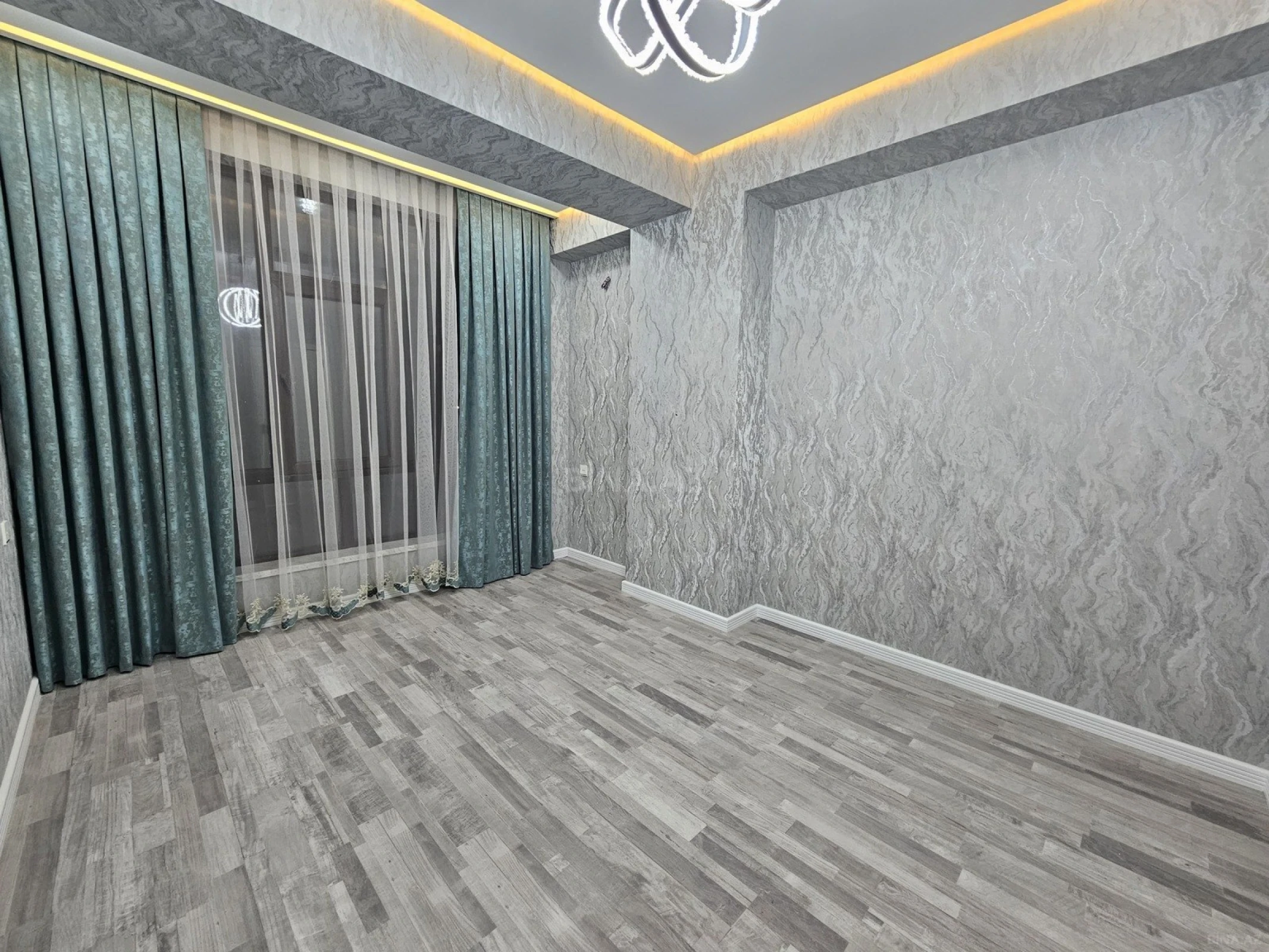 Satılır 2 otaqlı mənzil 81 m²