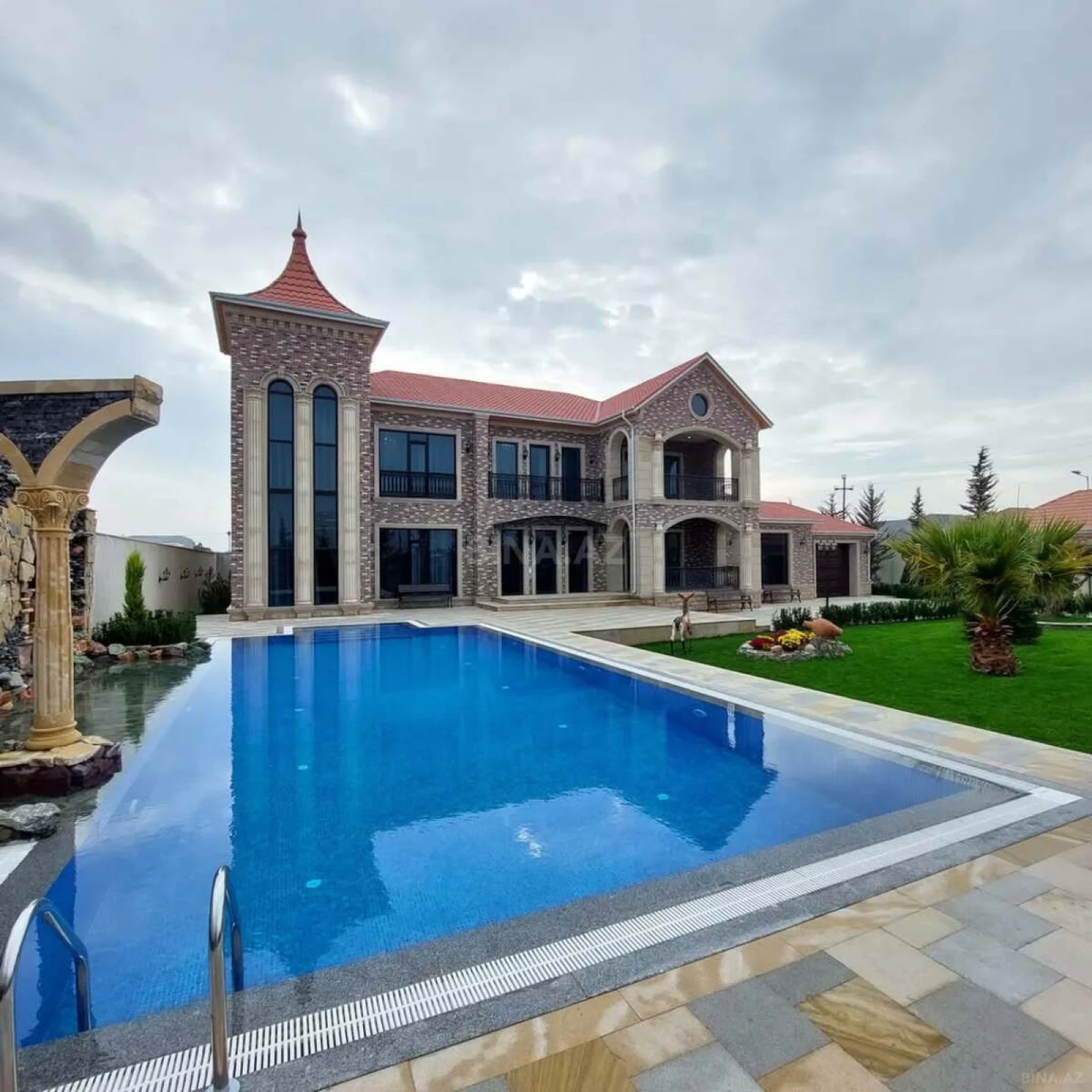 Kirayə verilir 5 otaqlı həyət evi 450 m²