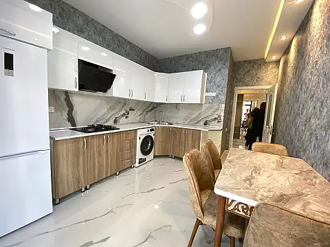 Kirayə verilir 2 otaqlı mənzil 90 m²