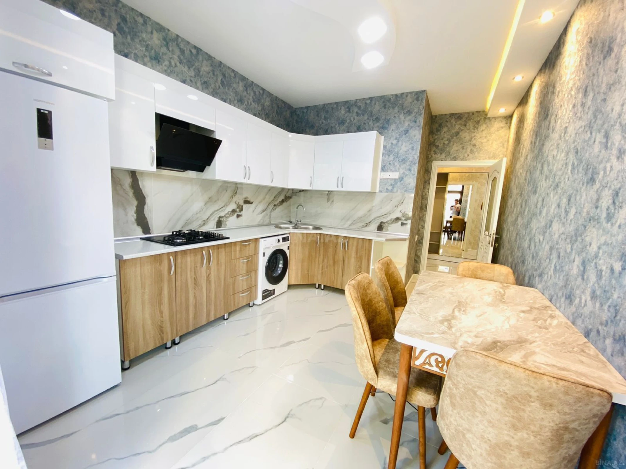 Kirayə verilir 2 otaqlı mənzil 90 m²
