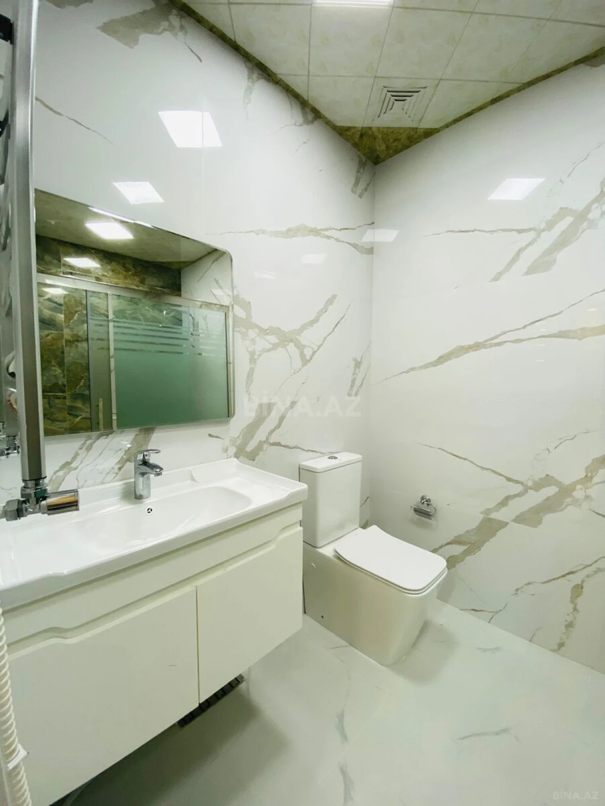 Kirayə verilir 2 otaqlı mənzil 90 m²