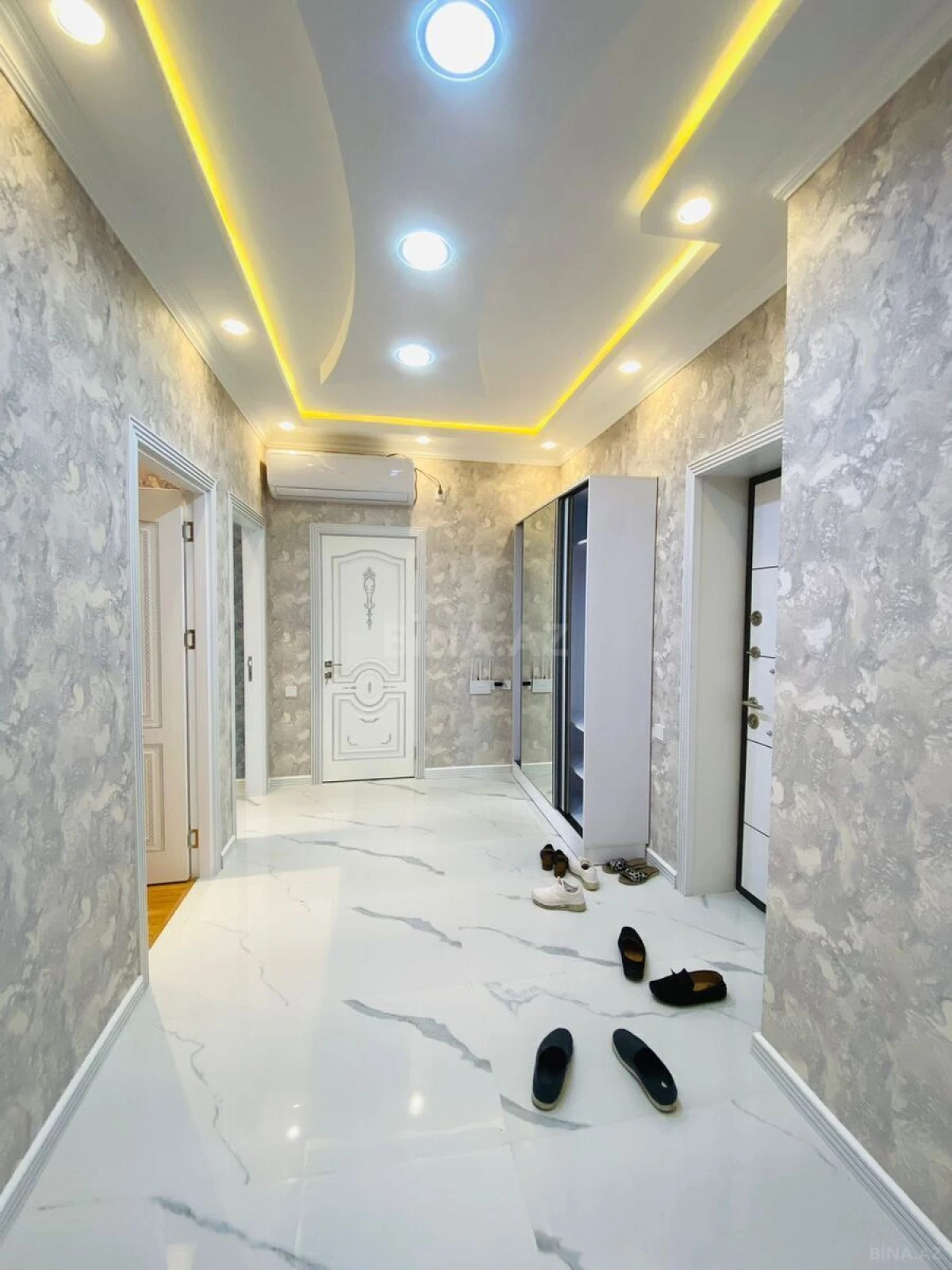 Kirayə verilir 2 otaqlı mənzil 90 m²