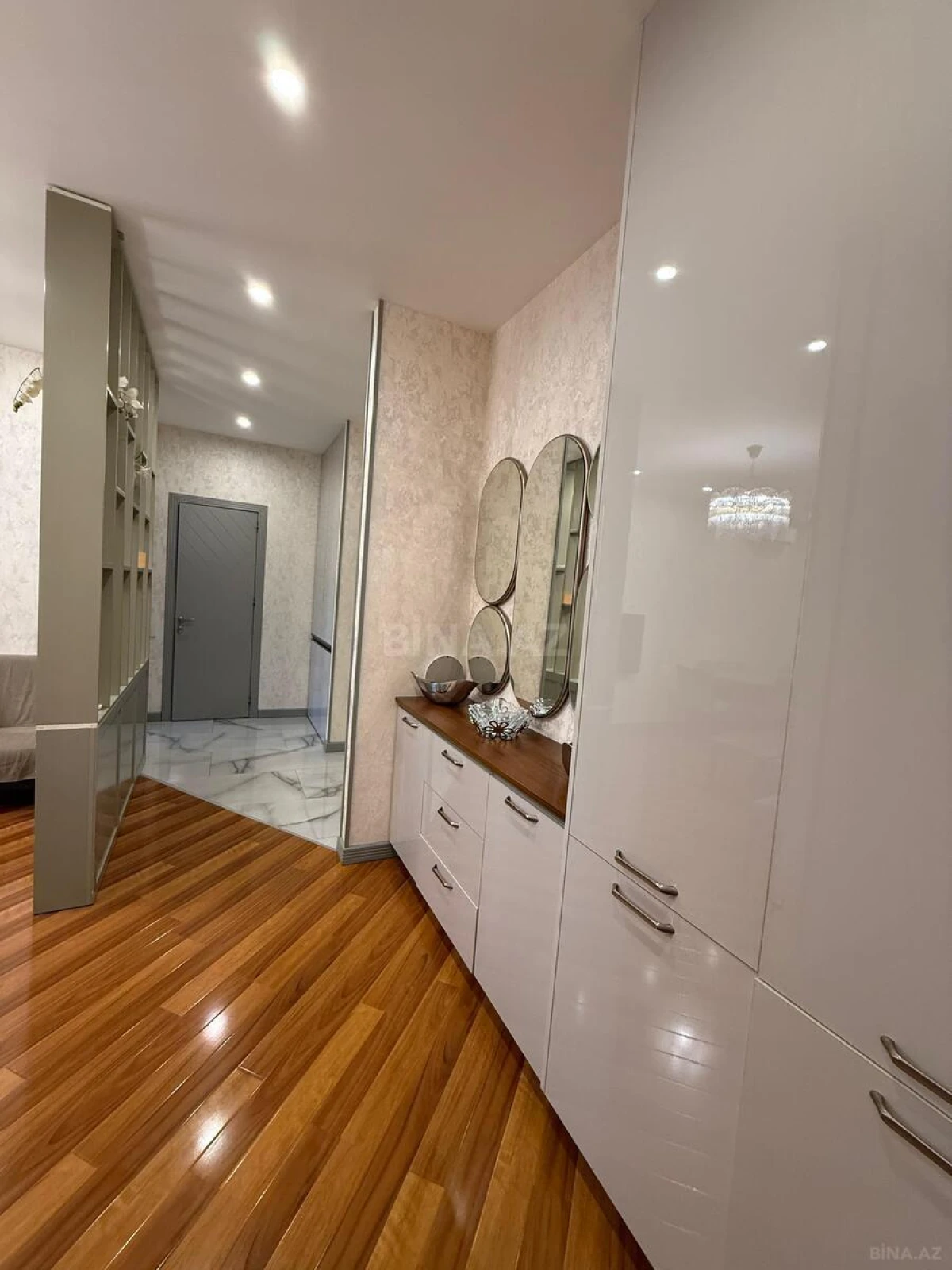 Satılır 3 otaqlı mənzil 99 m²