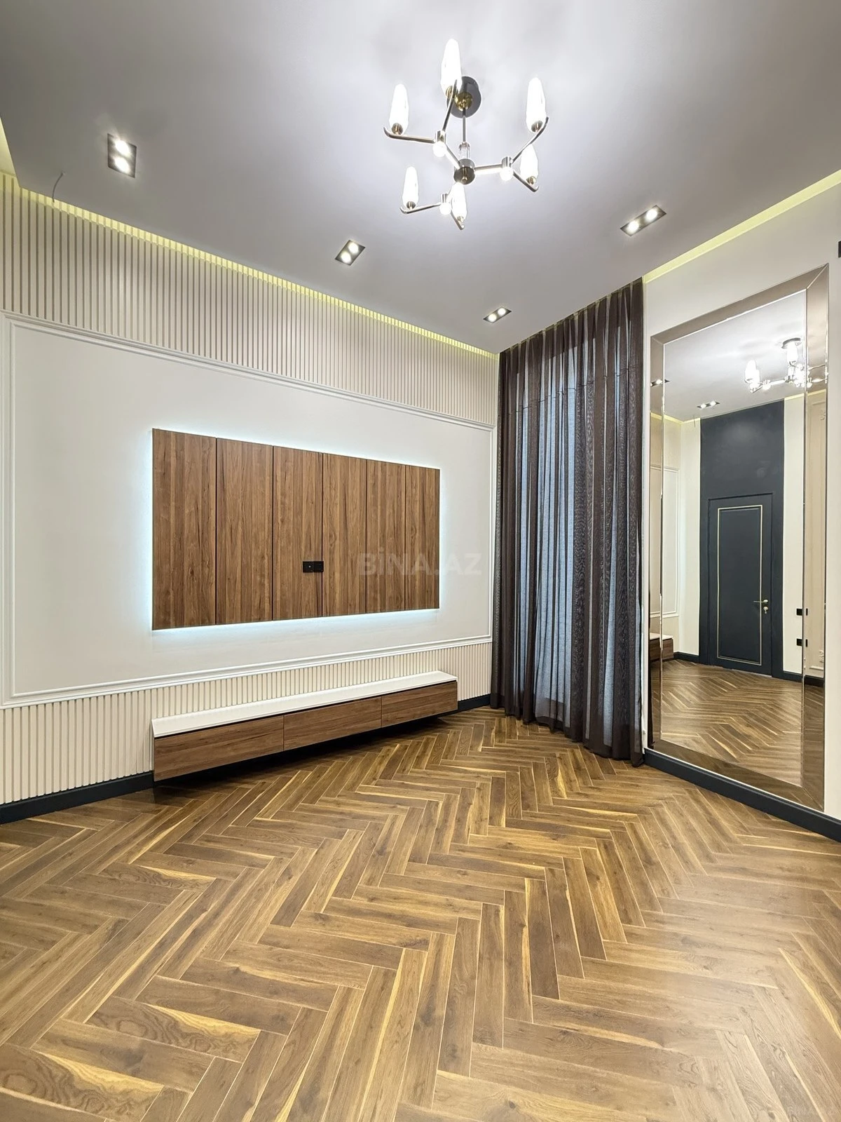 Satılır 5 otaqlı həyət evi 250 m²