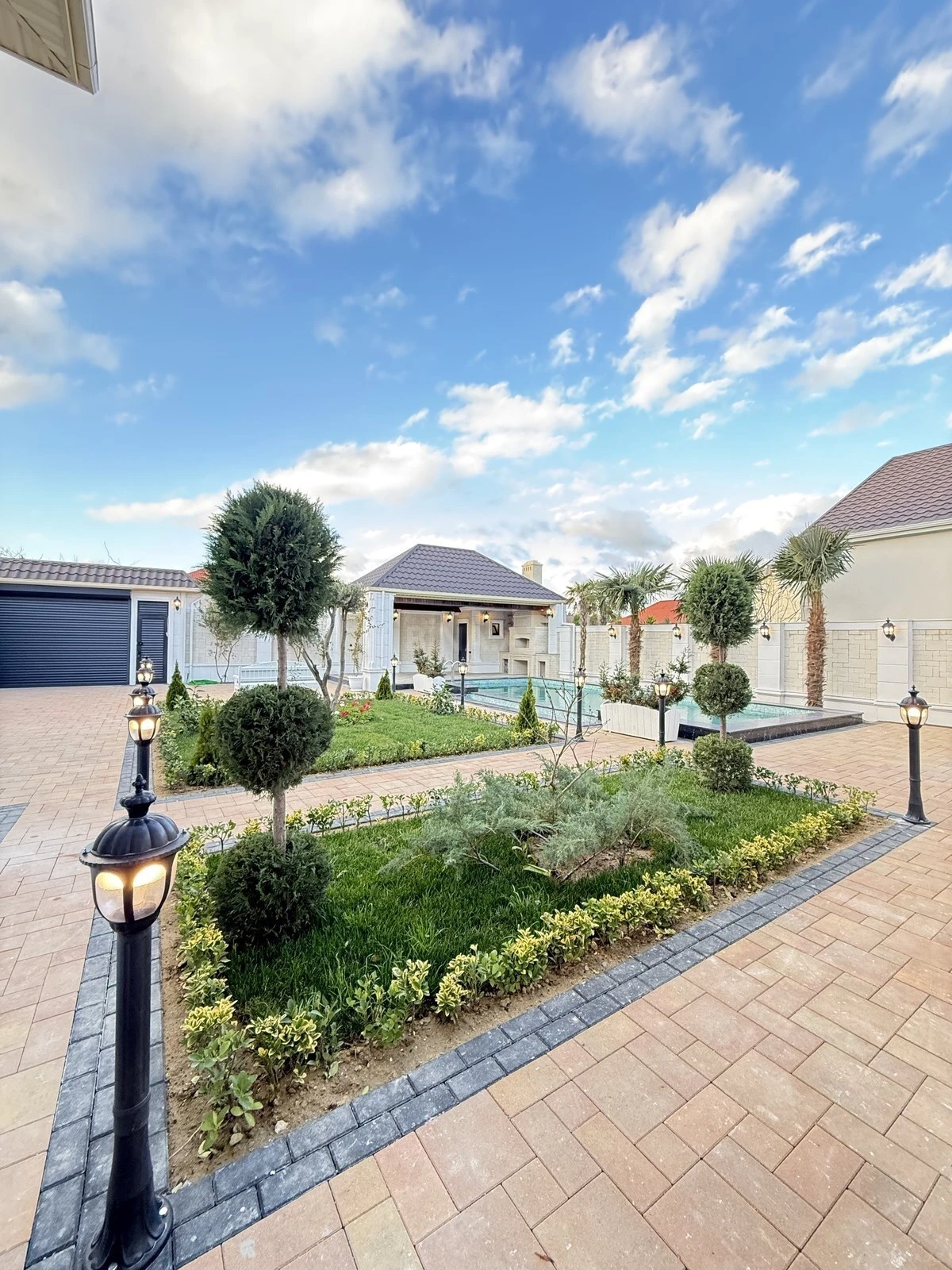 Satılır 5 otaqlı həyət evi 250 m²