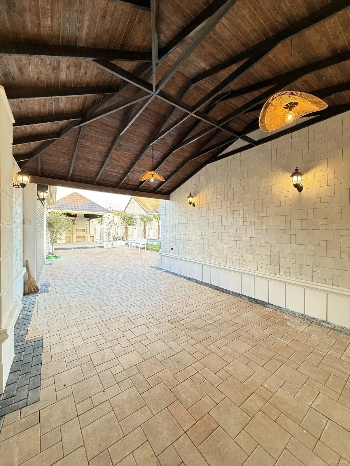 Satılır 5 otaqlı həyət evi 250 m²