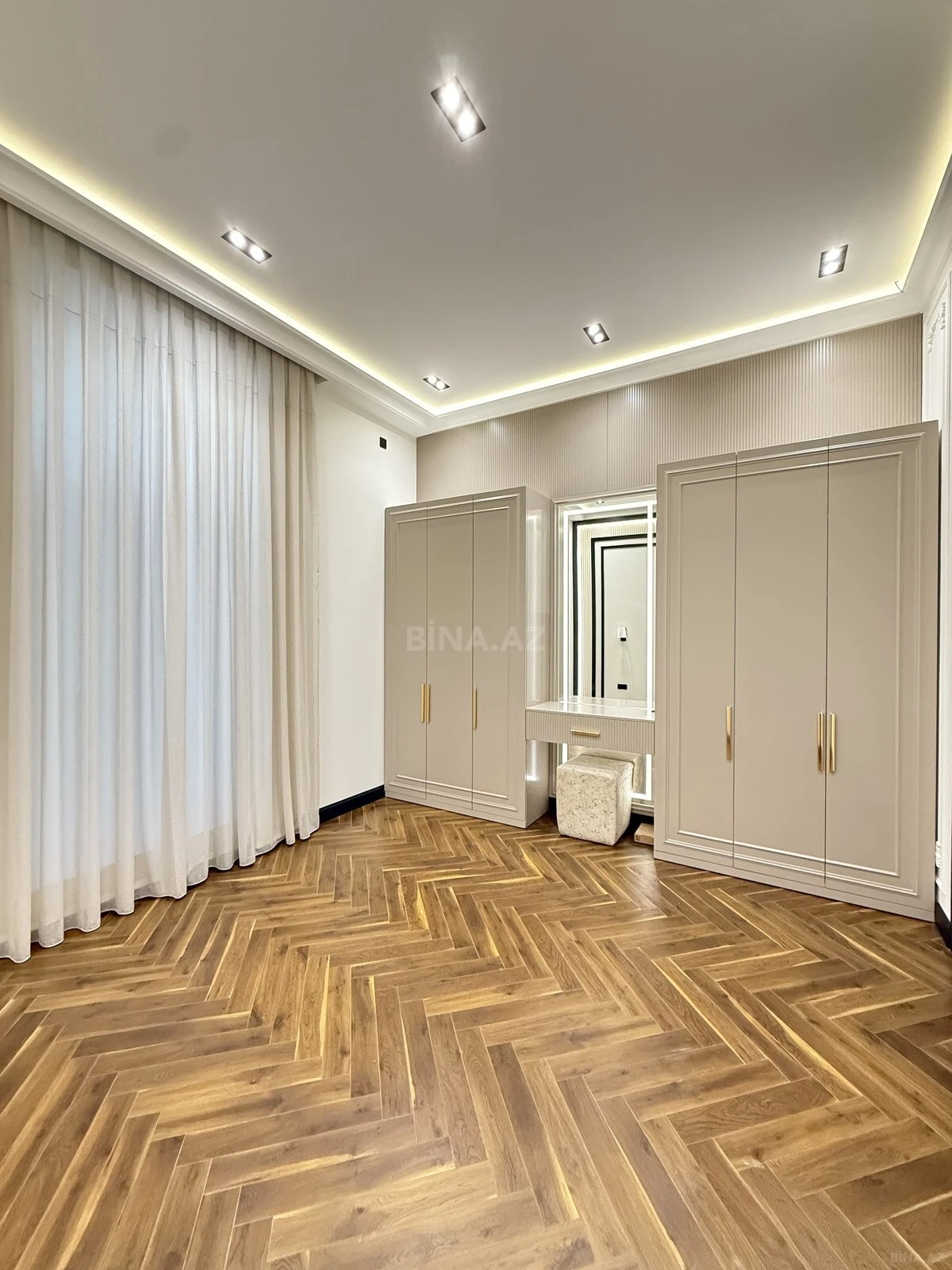Satılır 5 otaqlı həyət evi 250 m²