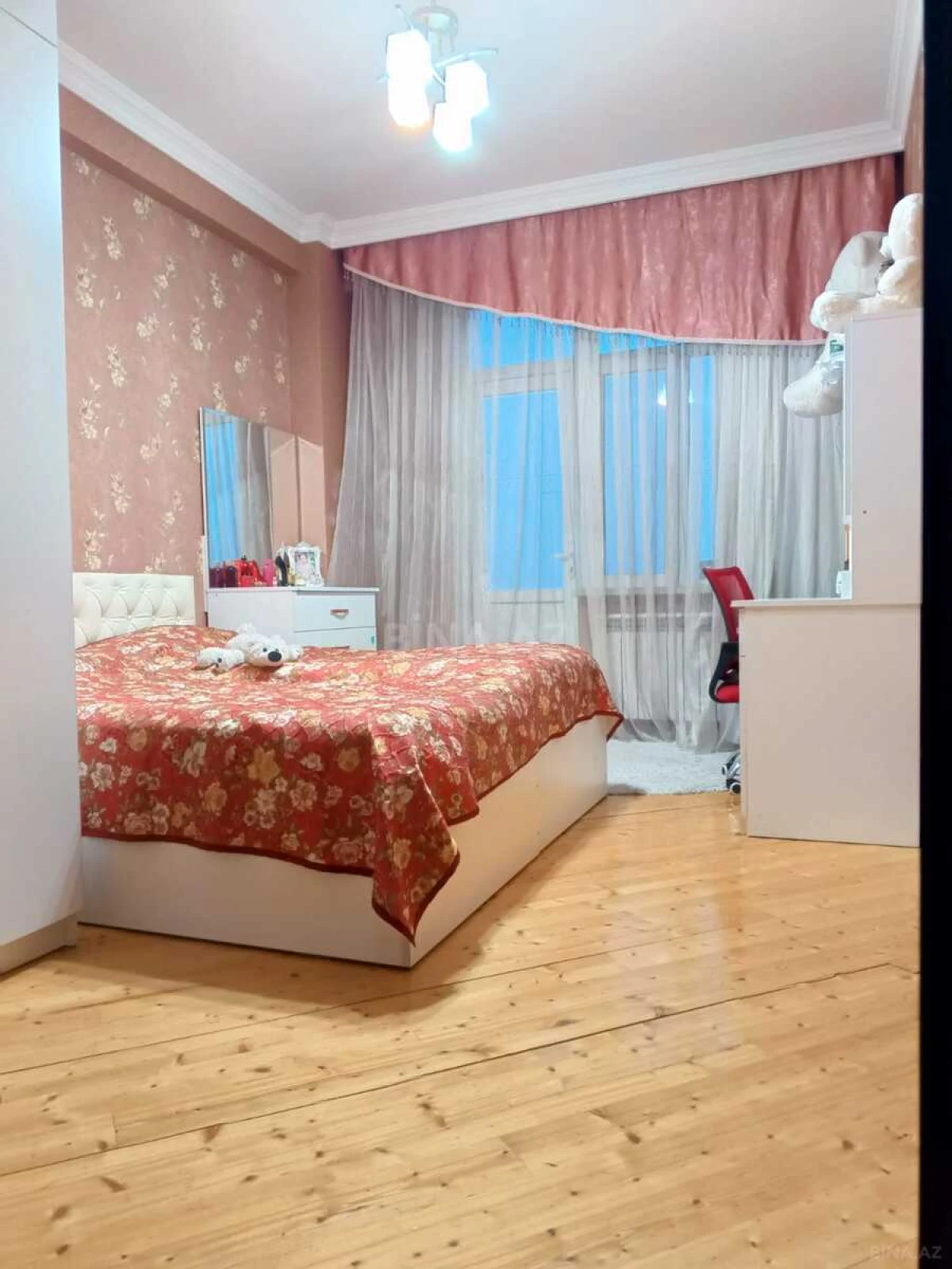Satılır 3 otaqlı mənzil 98 m²