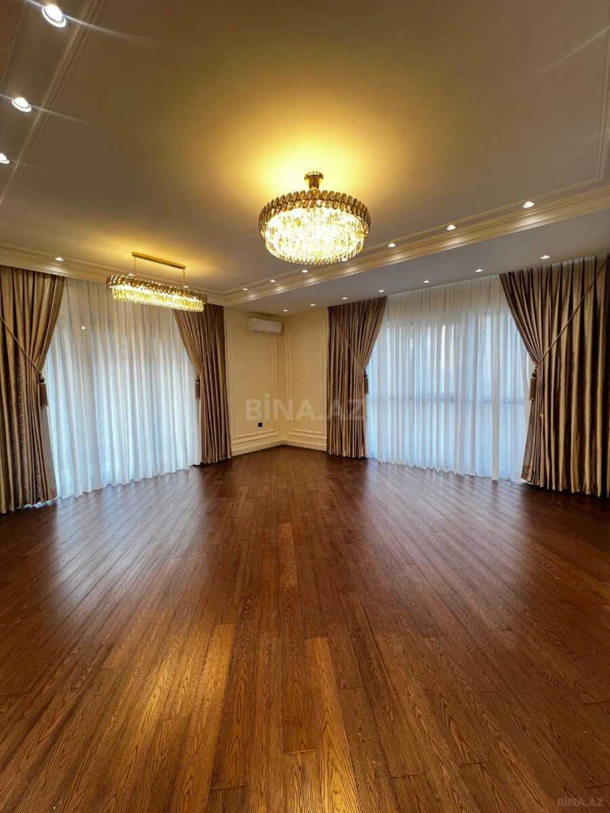 Satılır 3 otaqlı mənzil 128 m²