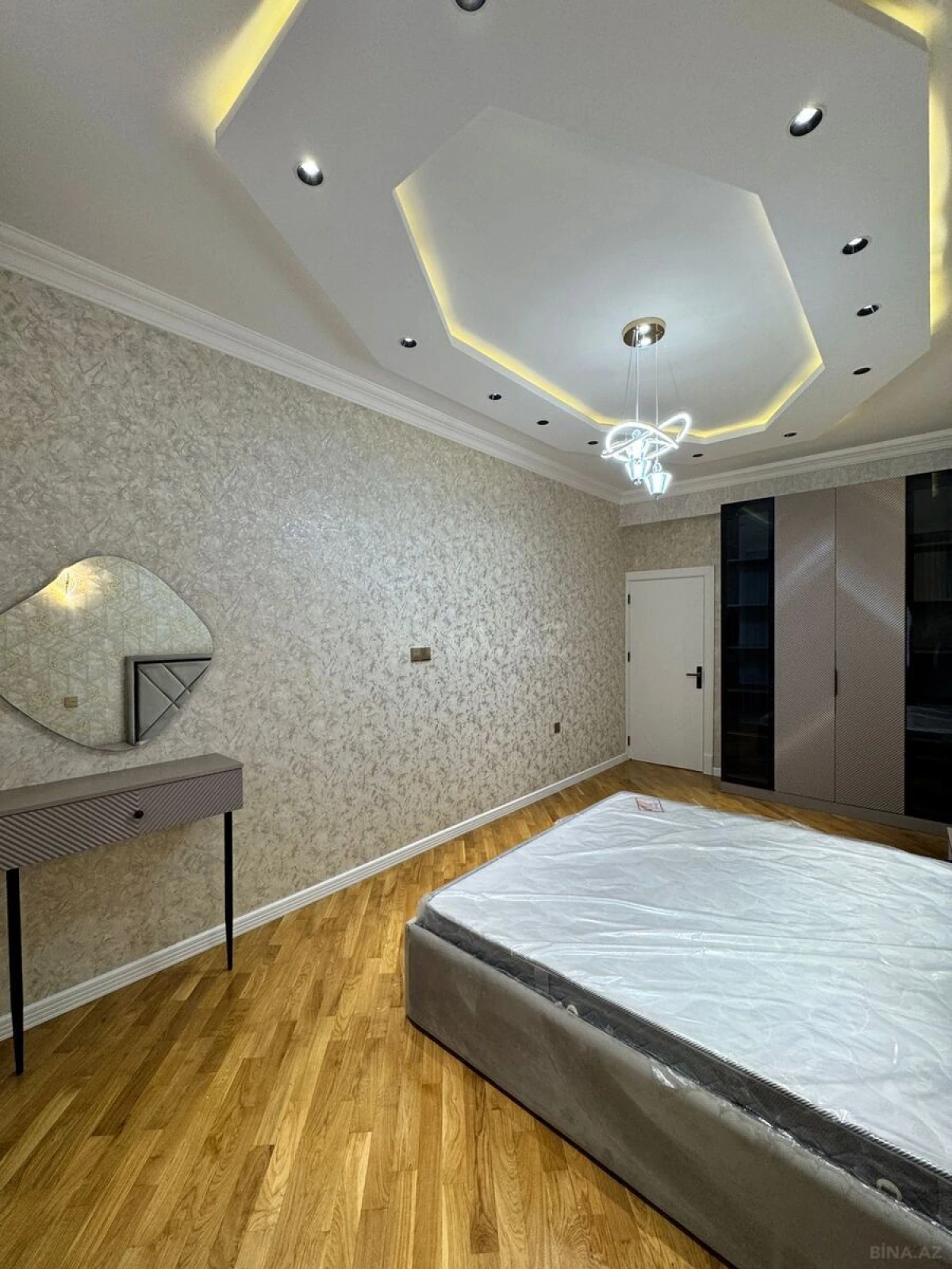 Satılır 2 otaqlı mənzil 90 m²