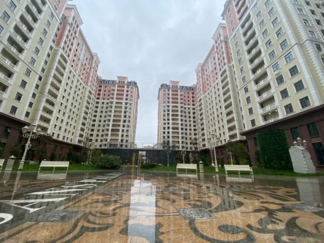 Satılır 4 otaqlı mənzil 181 m²