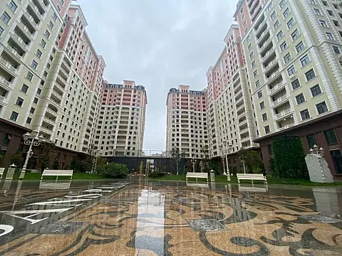 Satılır 4 otaqlı mənzil 181 m²