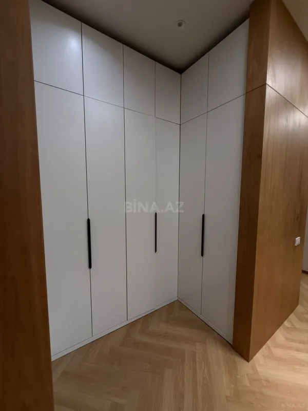 Satılır 5 otaqlı həyət evi 240 m²