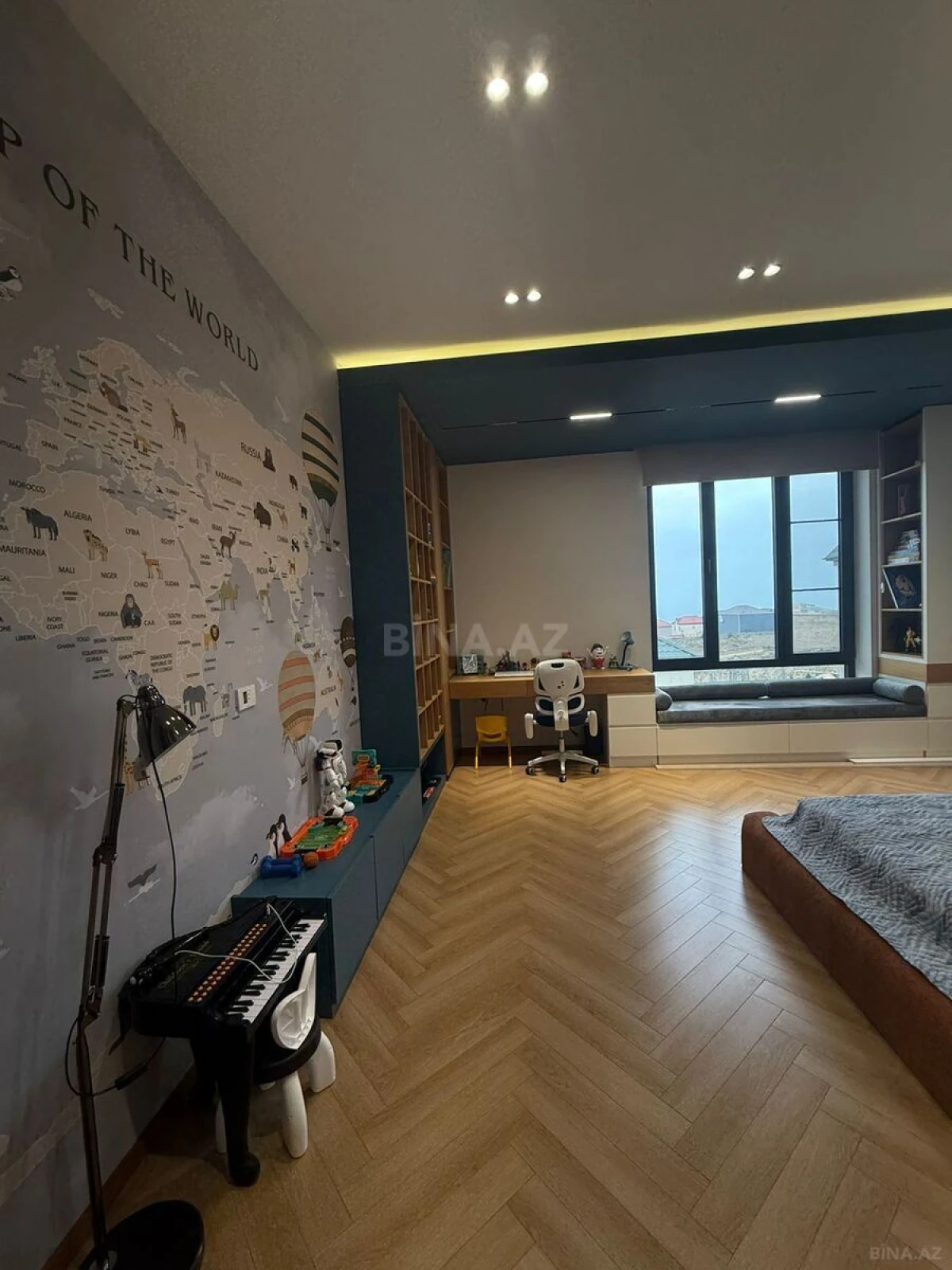 Satılır 5 otaqlı həyət evi 240 m²