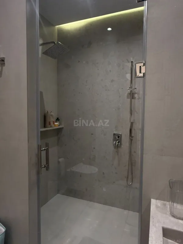 Satılır 5 otaqlı həyət evi 240 m²