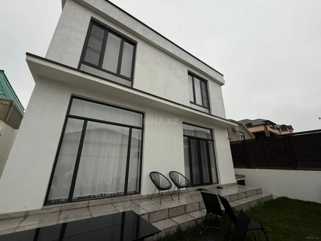 Satılır 5 otaqlı həyət evi 240 m²