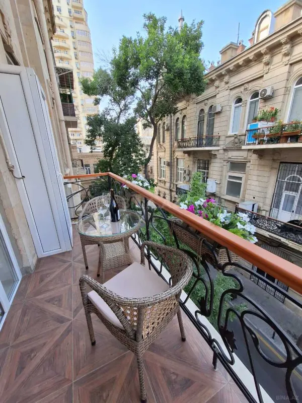 Kirayə verilir 2 otaqlı mənzil 76 m²