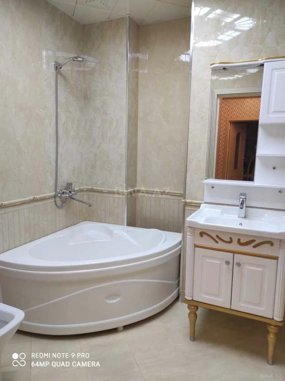 Kirayə verilir 2 otaqlı mənzil 75 m²