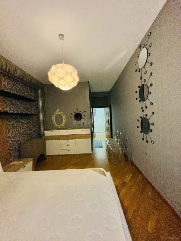 Kirayə verilir 4 otaqlı mənzil 170 m²