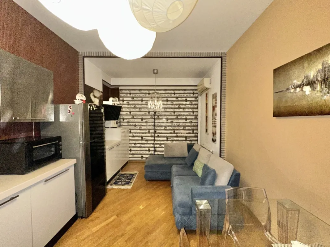 Kirayə verilir 4 otaqlı mənzil 170 m²