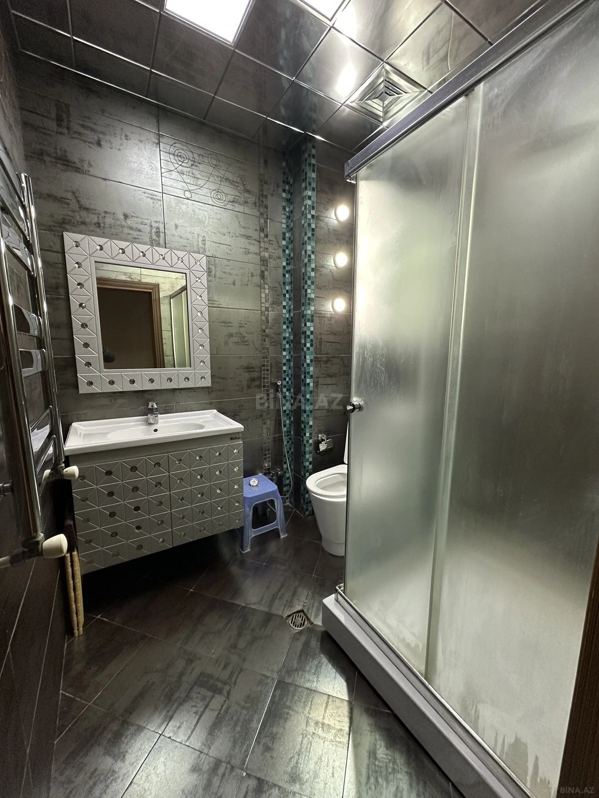 Kirayə verilir 4 otaqlı mənzil 170 m²