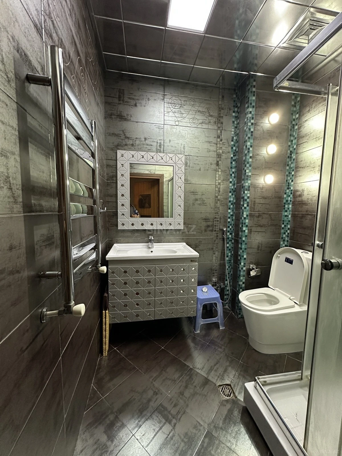 Kirayə verilir 4 otaqlı mənzil 170 m²