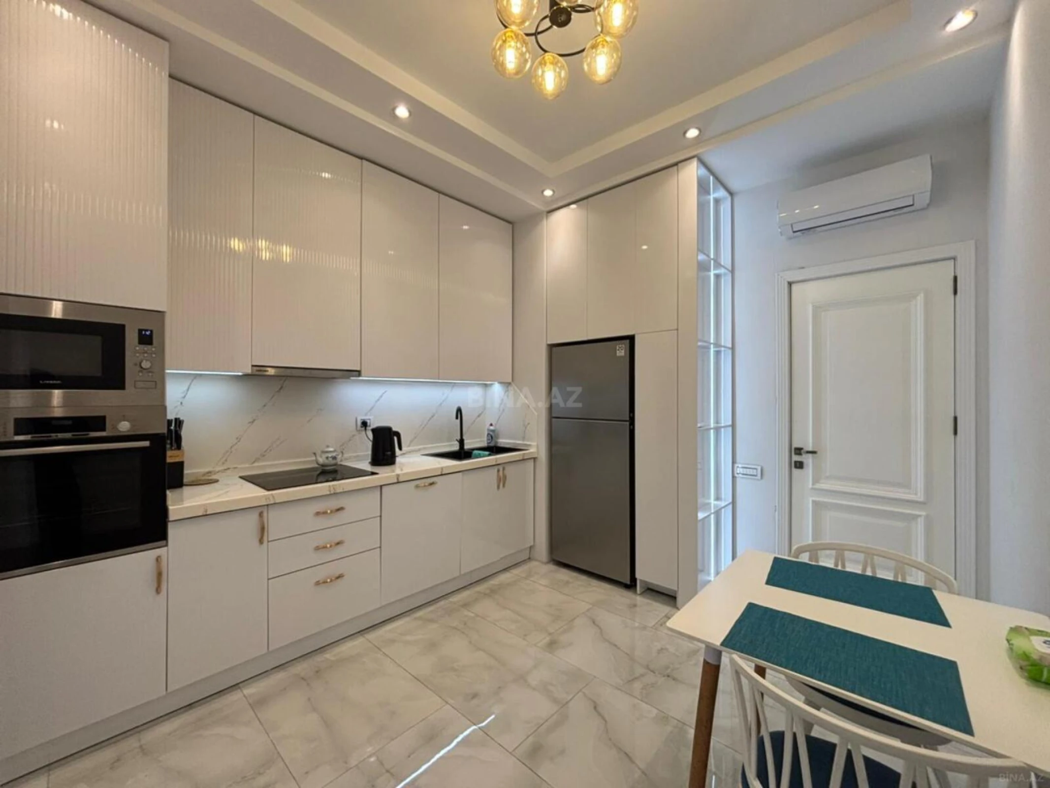 Kirayə verilir 3 otaqlı mənzil 125 m²