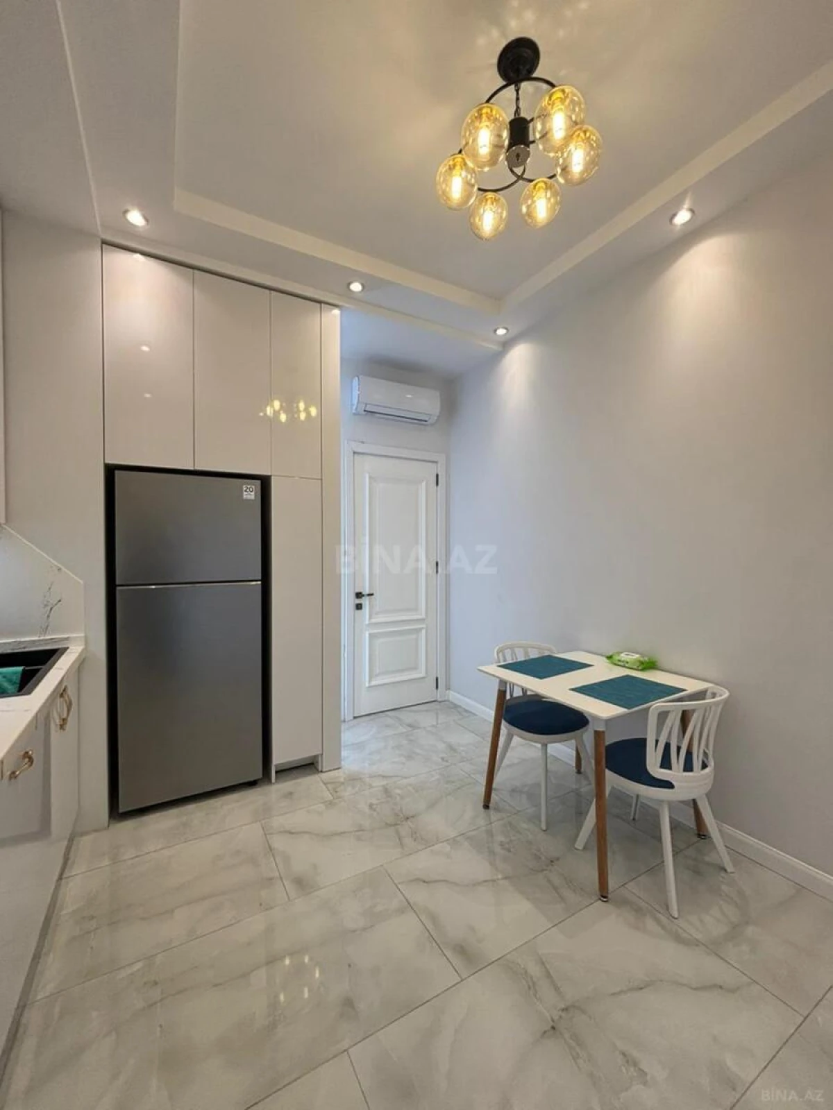 Kirayə verilir 3 otaqlı mənzil 125 m²
