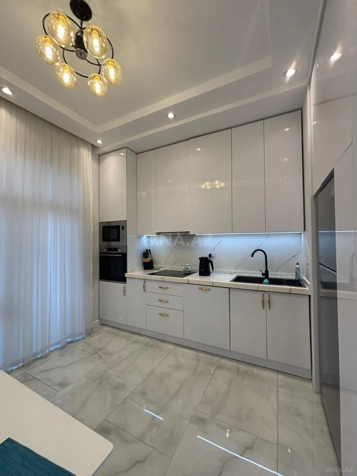 Kirayə verilir 3 otaqlı mənzil 125 m²