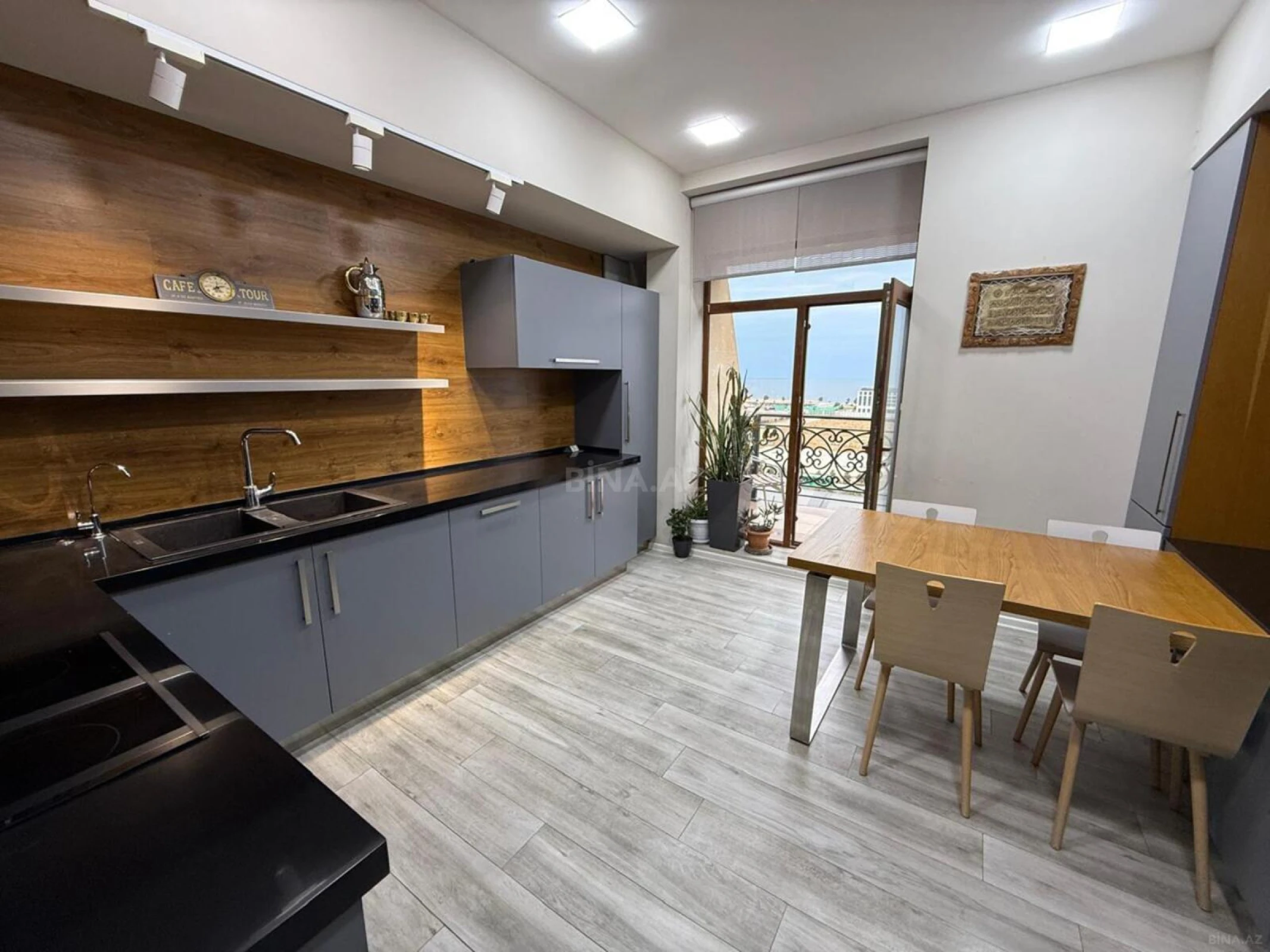 Kirayə verilir 4 otaqlı mənzil 192 m²