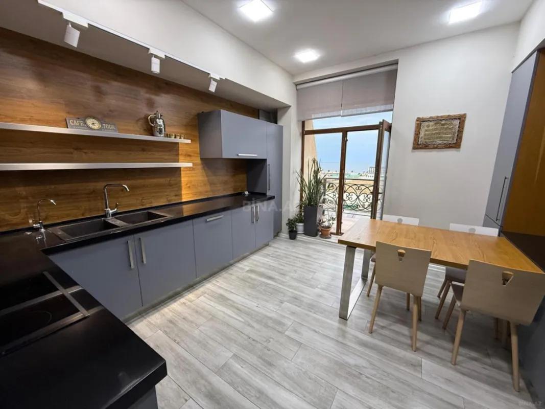 Kirayə verilir 4 otaqlı mənzil 192 m²