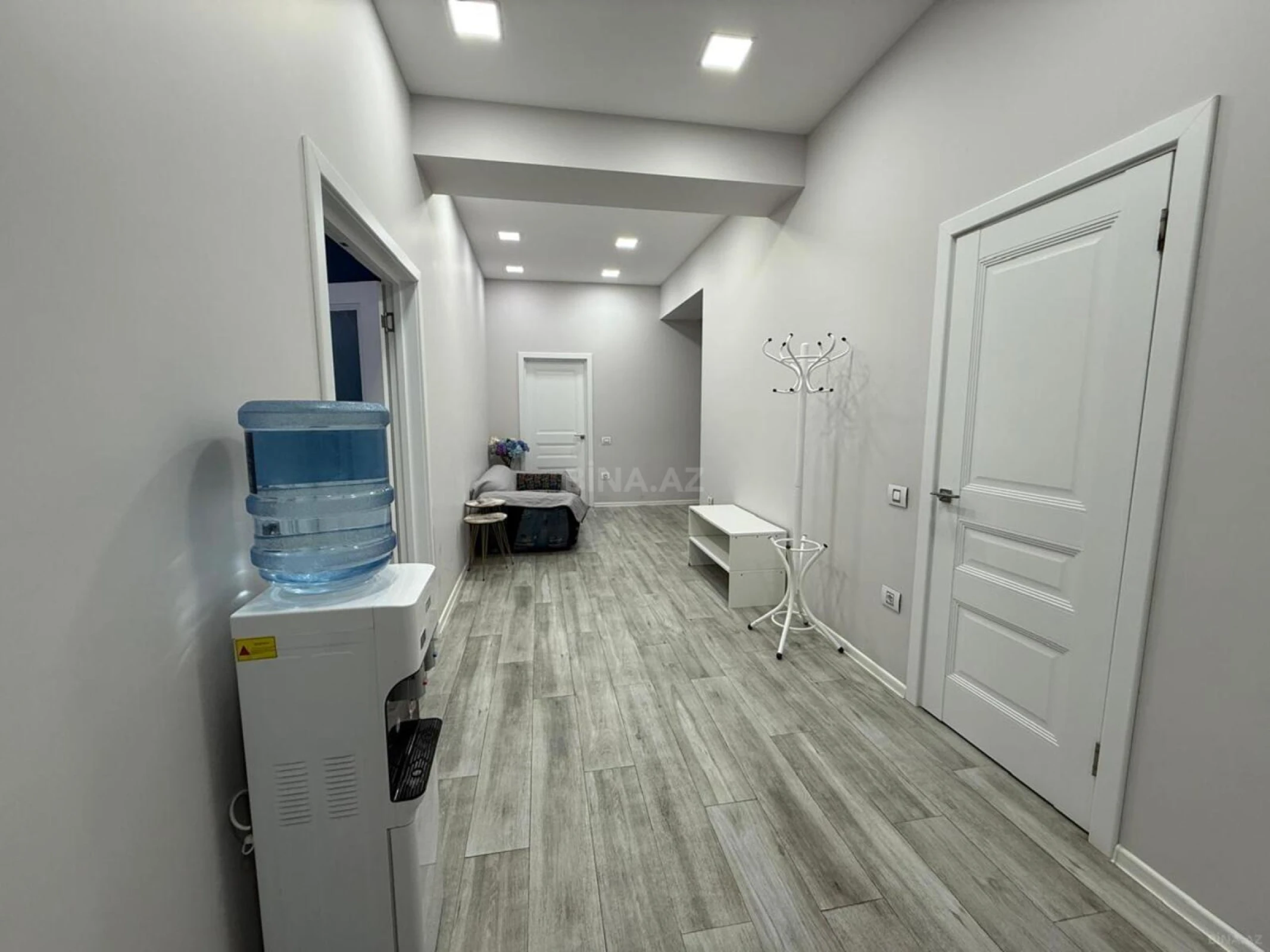 Kirayə verilir 4 otaqlı mənzil 192 m²