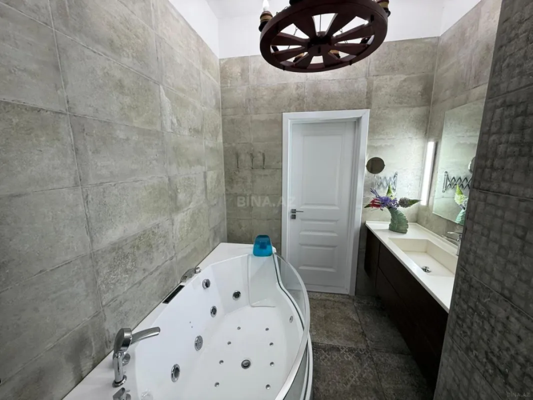 Kirayə verilir 4 otaqlı mənzil 192 m²