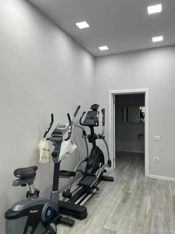 Kirayə verilir 4 otaqlı mənzil 192 m²
