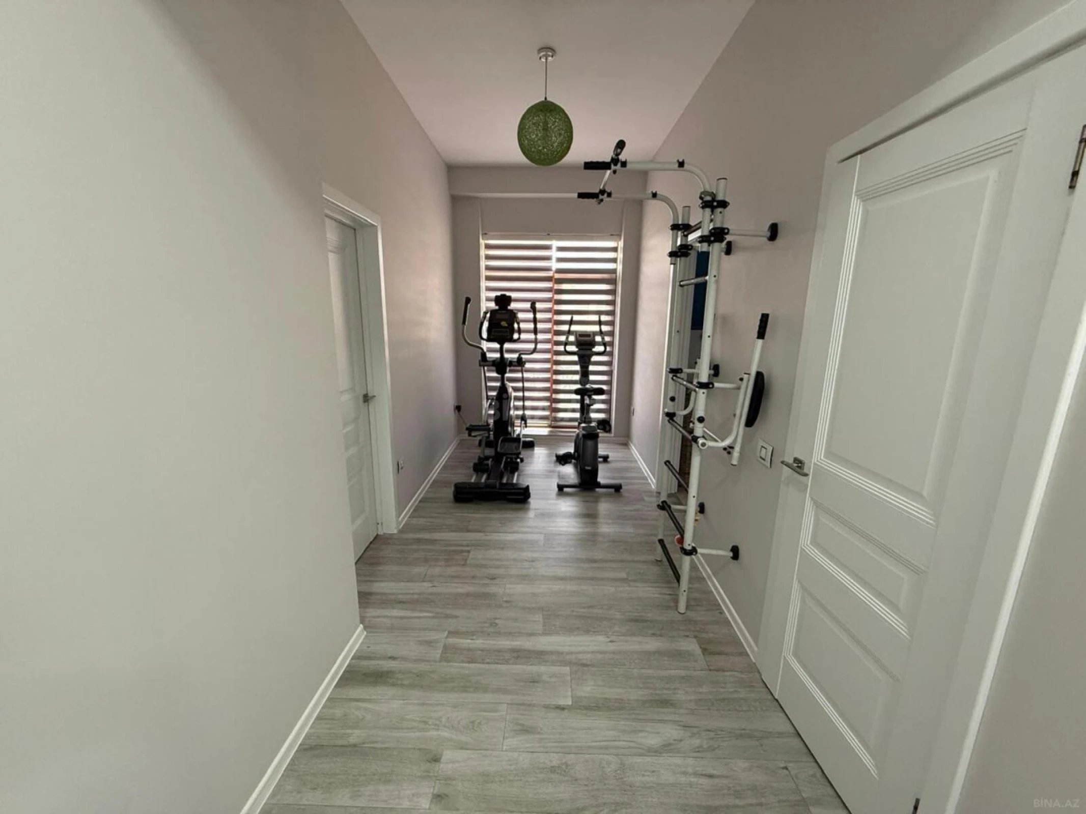 Kirayə verilir 4 otaqlı mənzil 192 m²