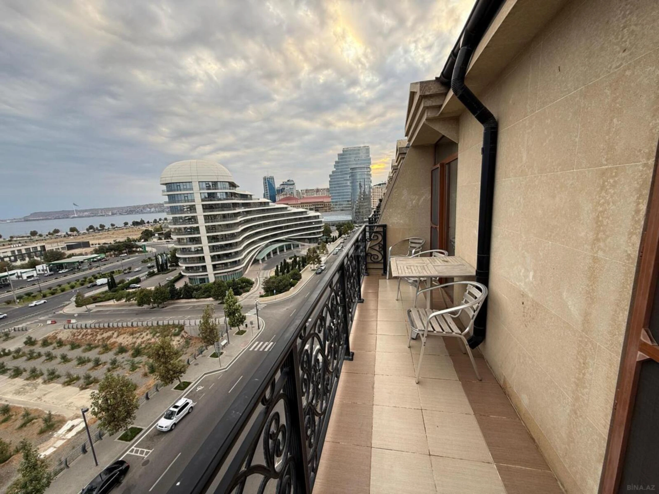 Kirayə verilir 4 otaqlı mənzil 192 m²