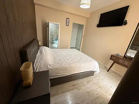 Kirayə verilir 4 otaqlı mənzil 192 m²