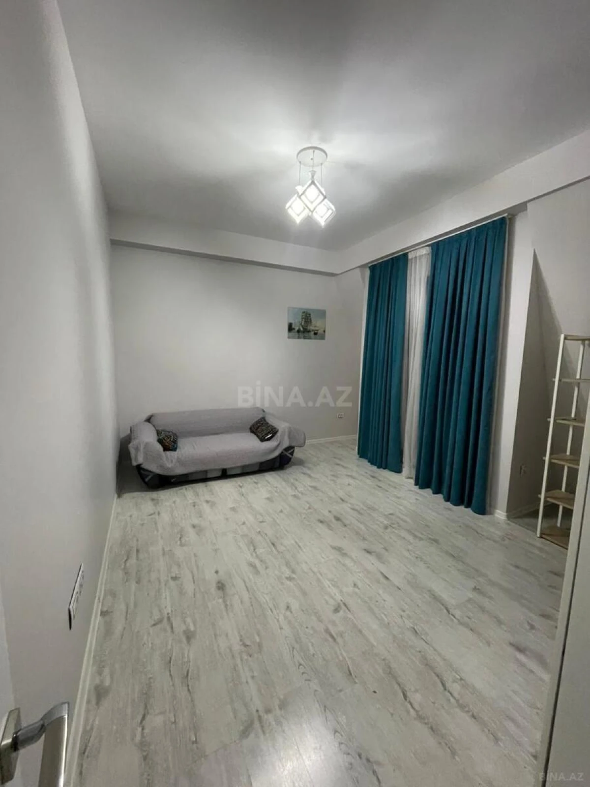 Kirayə verilir 4 otaqlı mənzil 192 m²