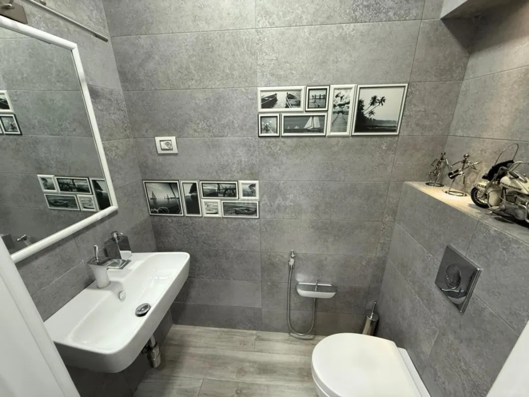 Kirayə verilir 4 otaqlı mənzil 192 m²