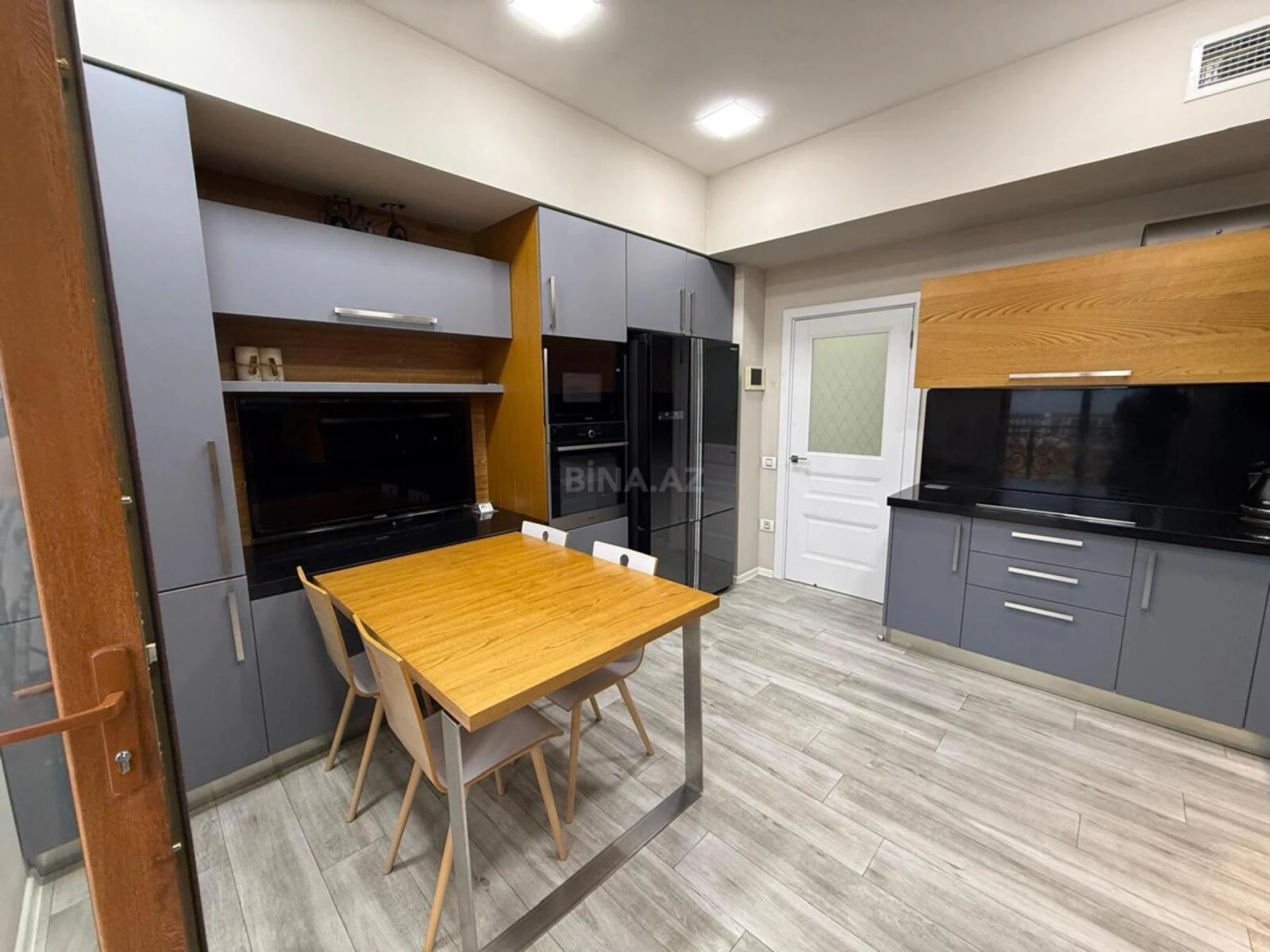 Kirayə verilir 4 otaqlı mənzil 192 m²