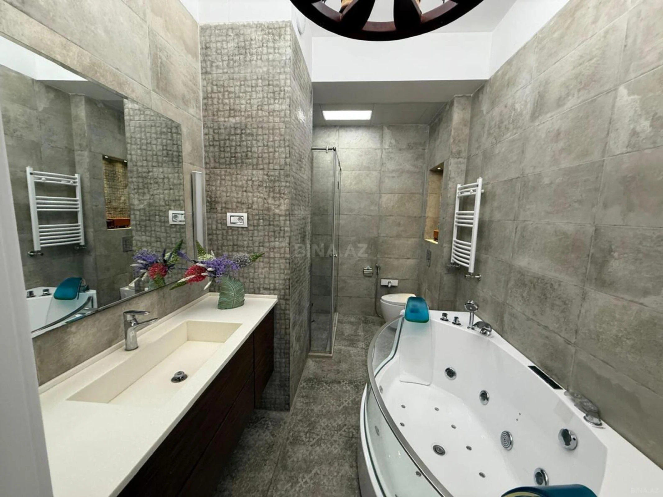 Kirayə verilir 4 otaqlı mənzil 192 m²