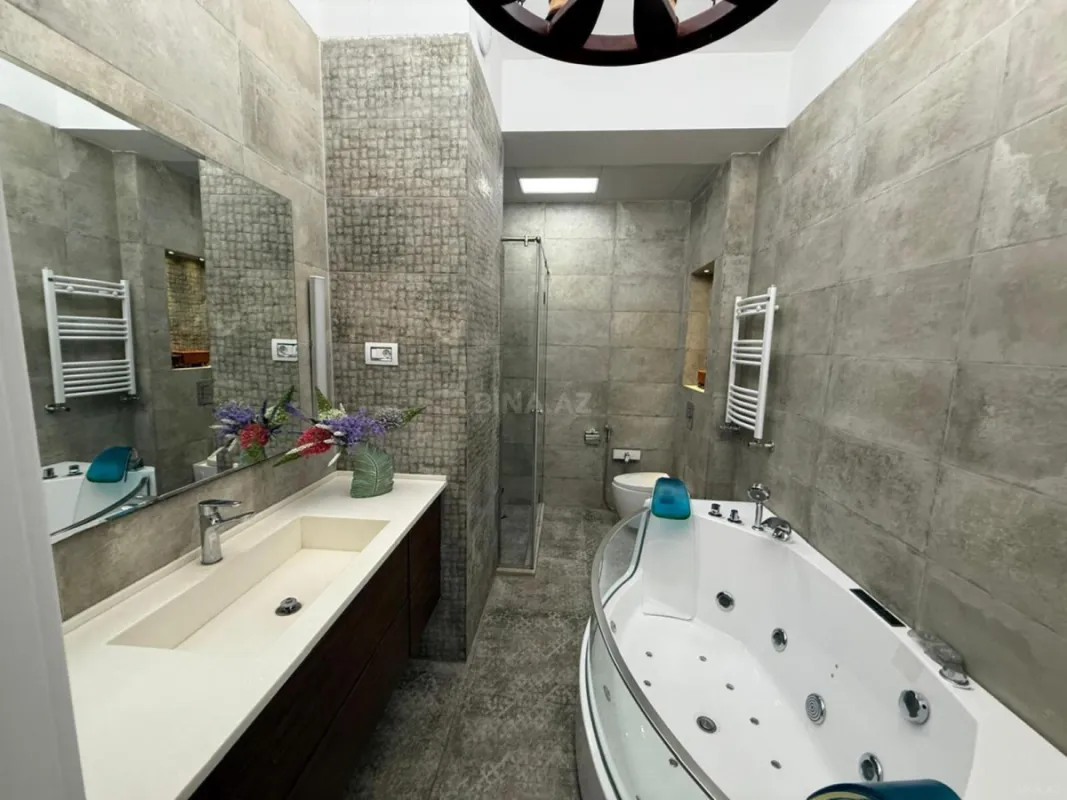 Kirayə verilir 4 otaqlı mənzil 192 m²