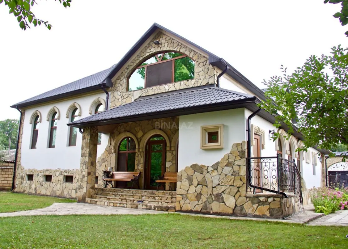 Satılır 5 otaqlı həyət evi 400 m²