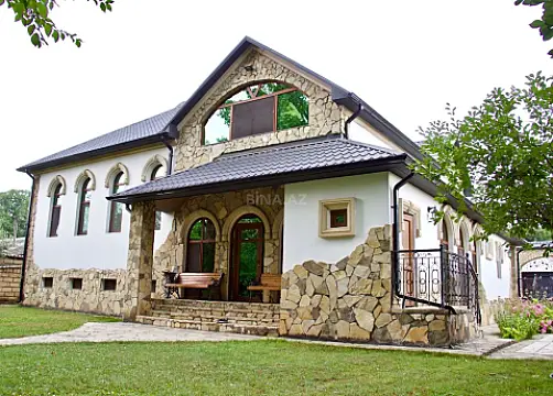 Satılır 5 otaqlı həyət evi 400 m²