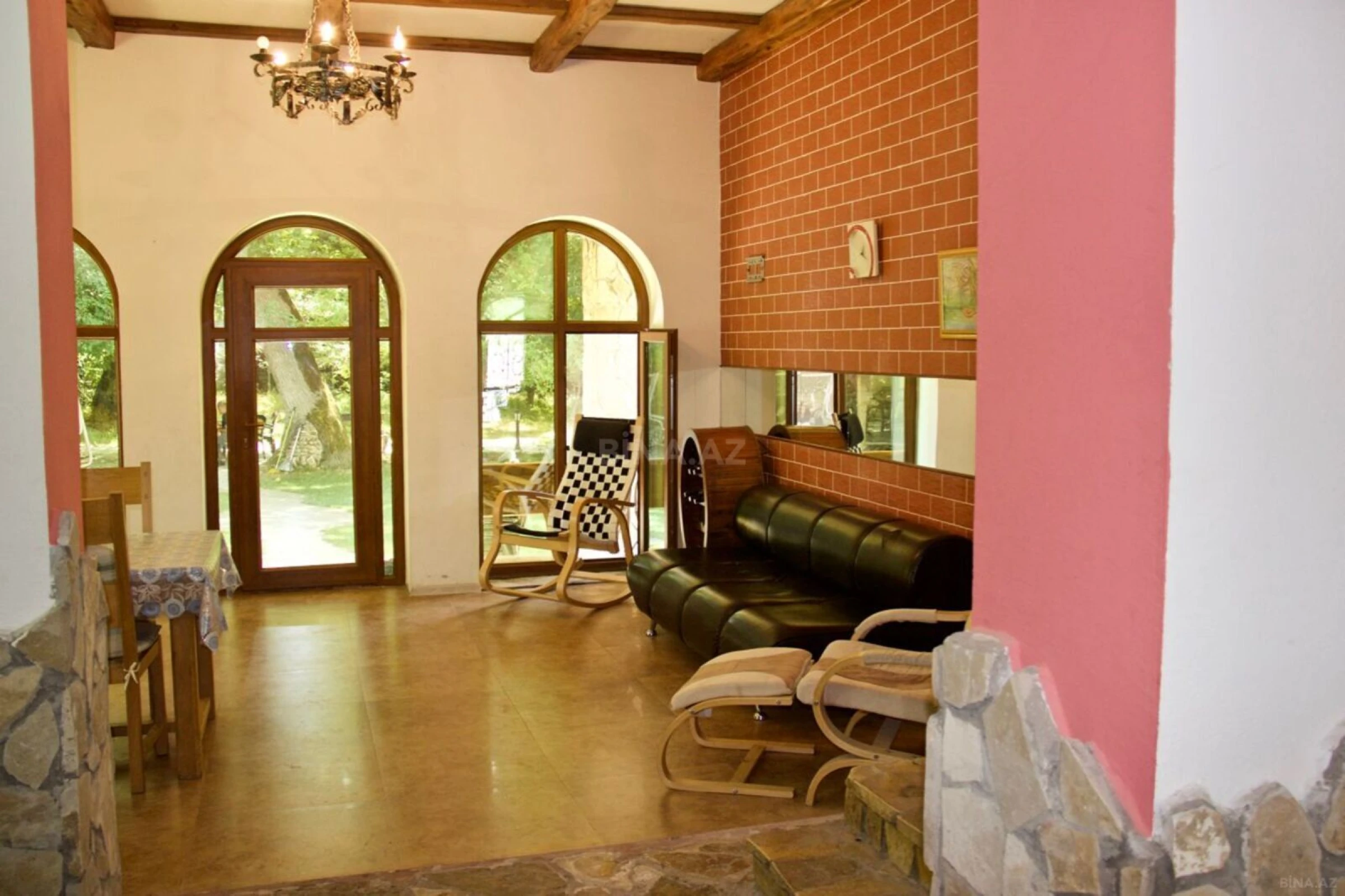 Satılır 5 otaqlı həyət evi 400 m²