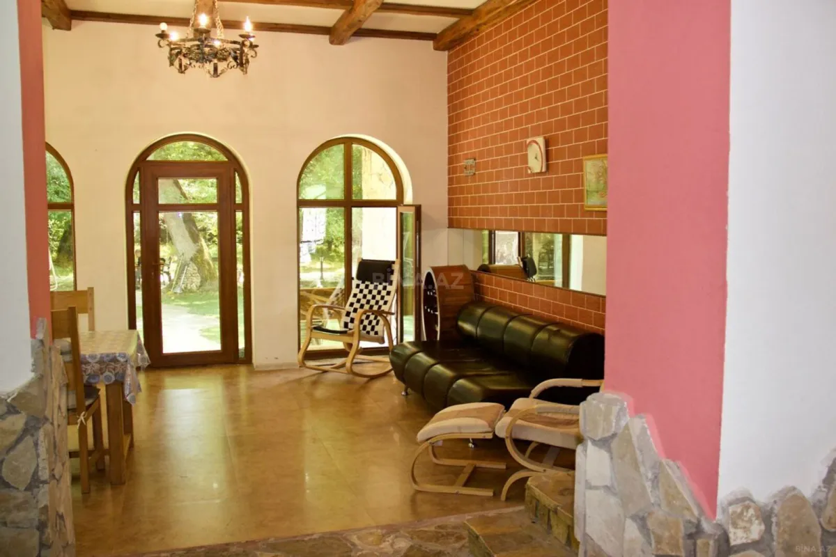 Satılır 5 otaqlı həyət evi 400 m²