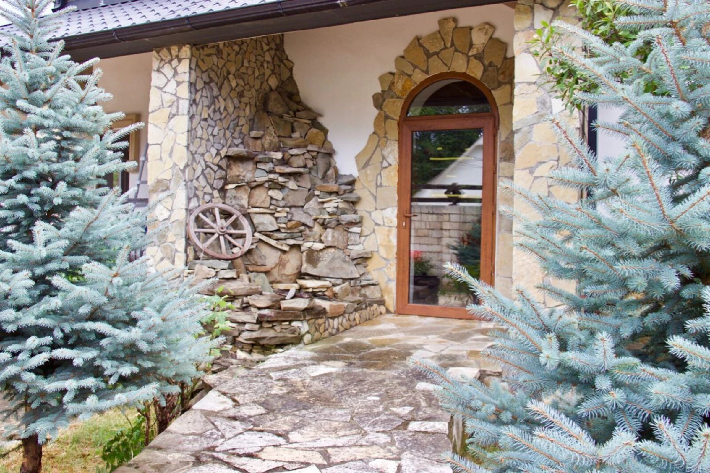 Satılır 5 otaqlı həyət evi 400 m²