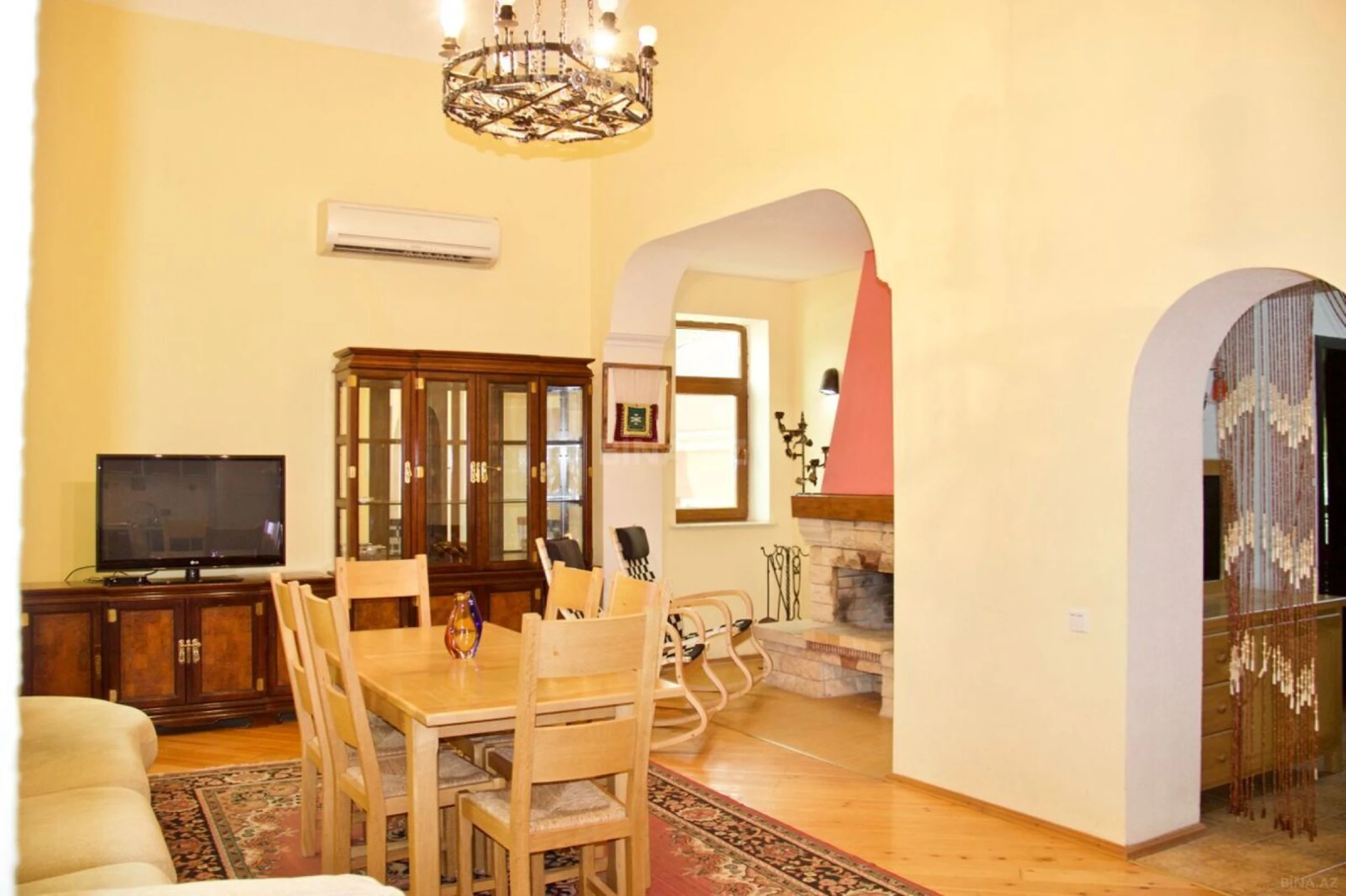 Satılır 5 otaqlı həyət evi 400 m²