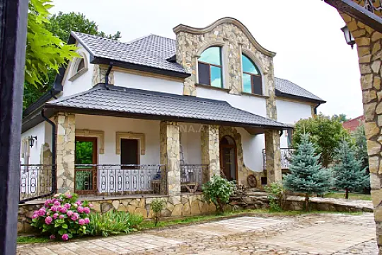 Satılır 5 otaqlı həyət evi 400 m²