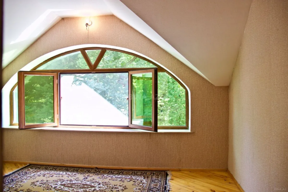 Satılır 5 otaqlı həyət evi 400 m²